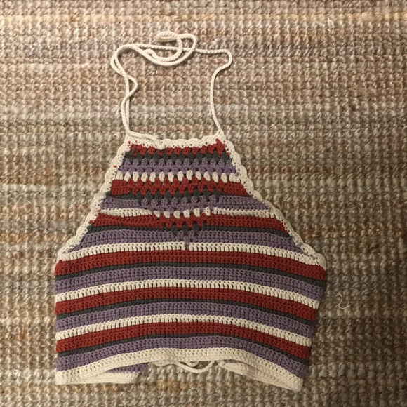 Insanely Cute crochet woven cropped halter top - Picture 2 of 3